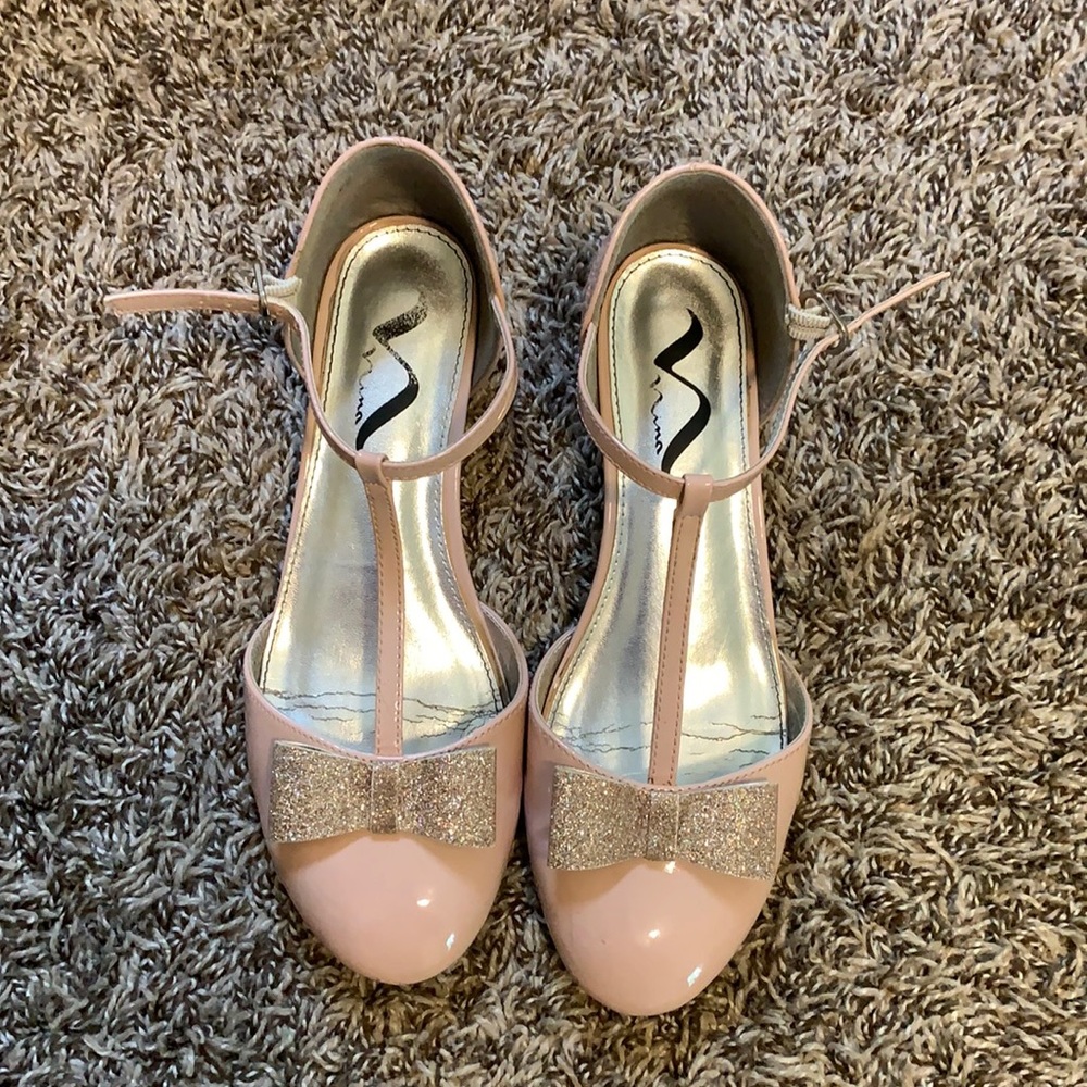 Blush pink heels with sparkly bow